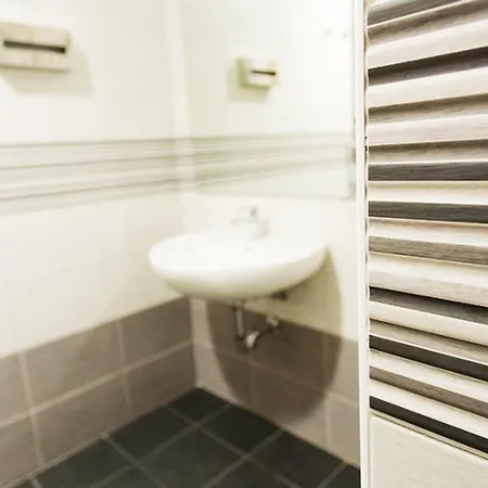 Byron Solo Per Giovani Hotel