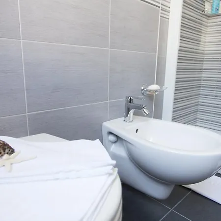 Byron Solo Per Giovani 2* Riccione