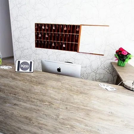 Byron Solo Per Giovani Hotel Riccione