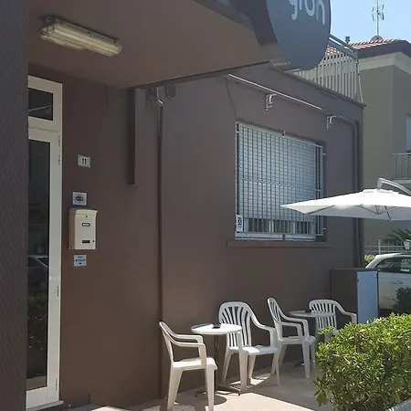 Byron Solo Per Giovani 2* Riccione