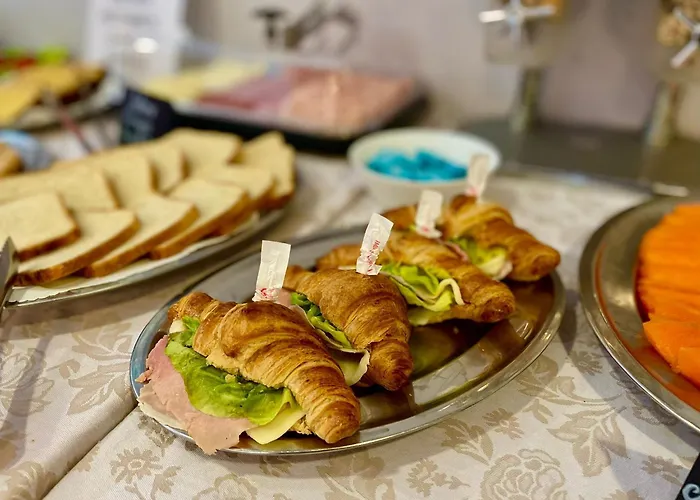 Byron Solo Per Giovani 호텔 리치오네