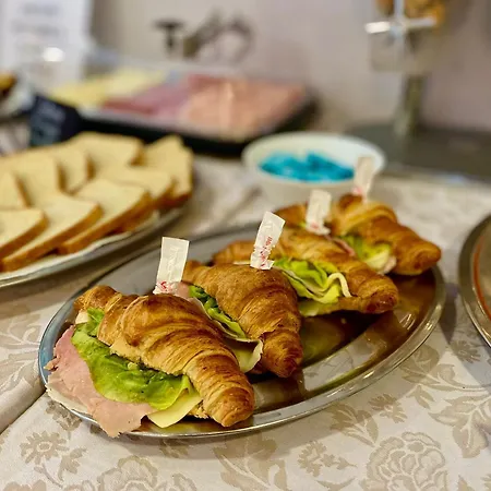 Byron Solo Per Giovani ホテル リッチョーネ