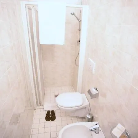 Hotell Byron Solo Per Giovani 2*