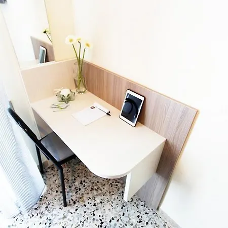 Byron Solo Per Giovani Hotell