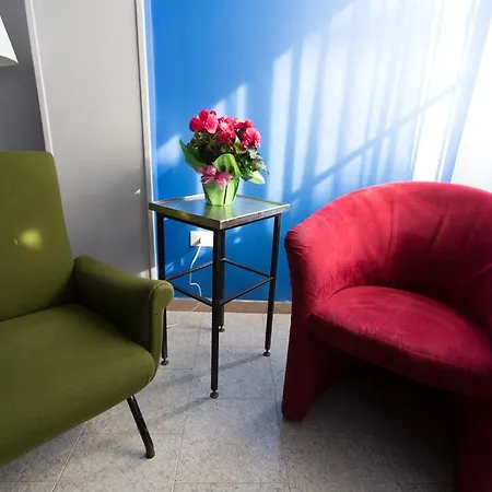 Byron Solo Per Giovani ホテル