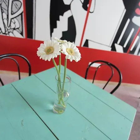 Byron Solo Per Giovani Hotell 2*