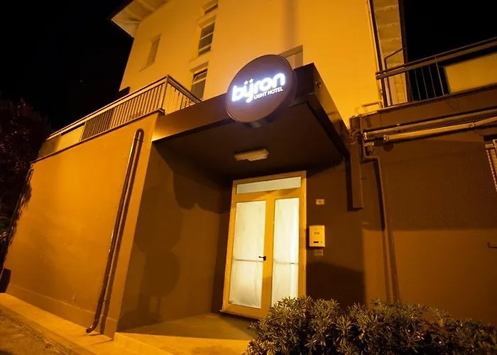 Byron Solo Per Giovani מלון