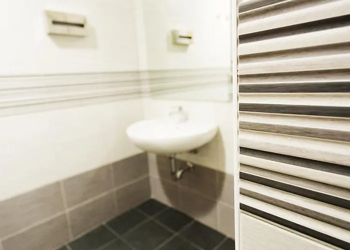 Byron Solo Per Giovani Hotel