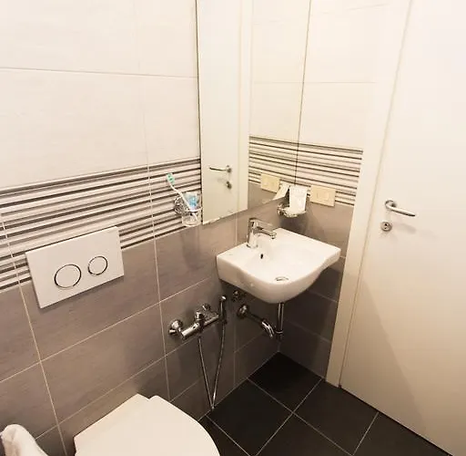 Byron Solo Per Giovani ריצ'יונה