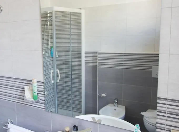 Byron Solo Per Giovani 2* Riccione