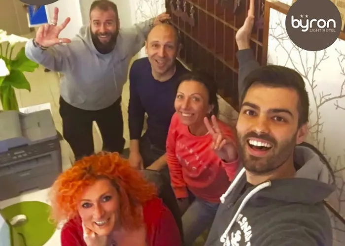 Byron Solo Per Giovani מלון ריצ'יונה