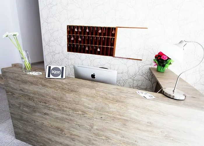 Byron Solo Per Giovani Hotel Riccione