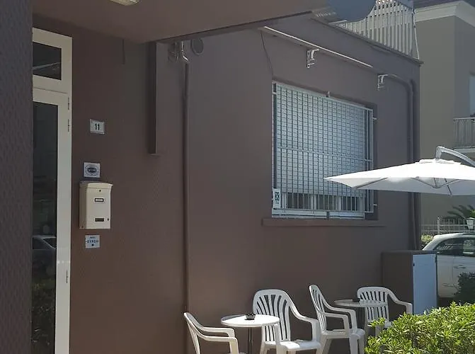 Byron Solo Per Giovani 2* Riccione