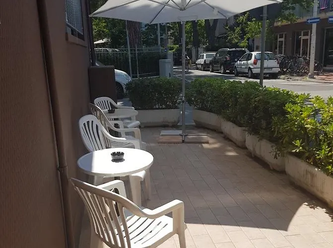 מלון Byron Solo Per Giovani 2*